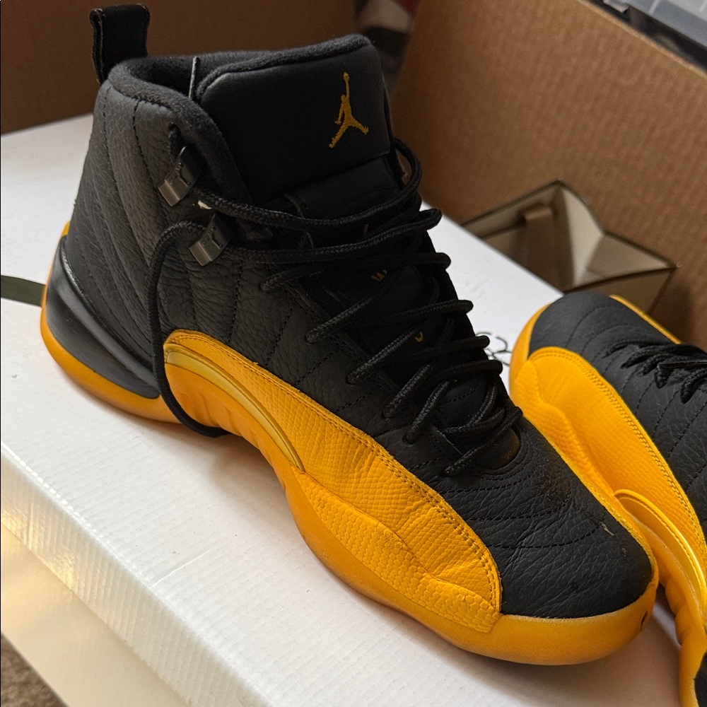 Jordan Men's Sneakers in Black and Yellow